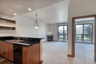 Building Photo - 204 Highlands Dr