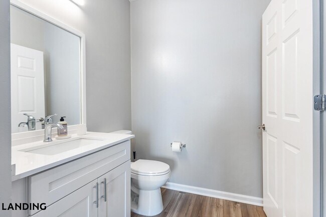 Foto del edificio - 100 River Park Dr