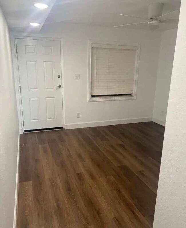 Puerta principal - 760 S Brevard Ave