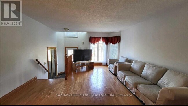 Building Photo - 10 Torada Ct