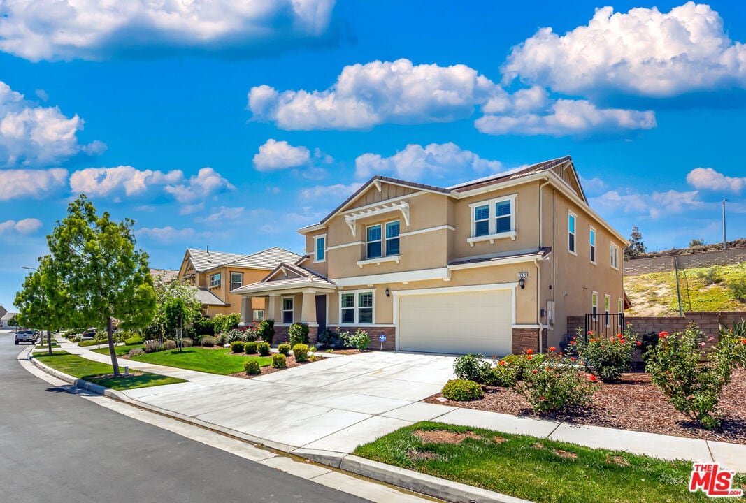 Foto principal - 22379 Driftwood Ct