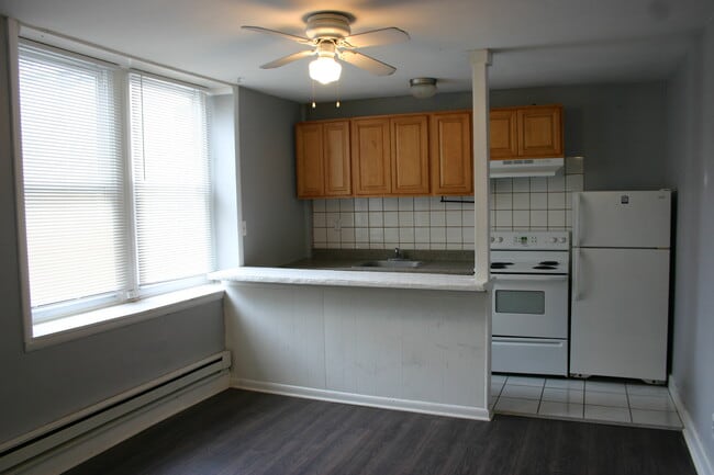 Building Photo - 808 S 6th St
