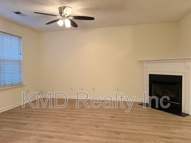 Building Photo - 10013 University Park Ln