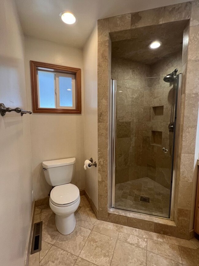 Building Photo - 3/2.5/2 Charming home in Minden!