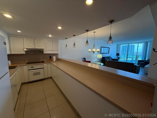 Foto del edificio - 19390 Collins Ave