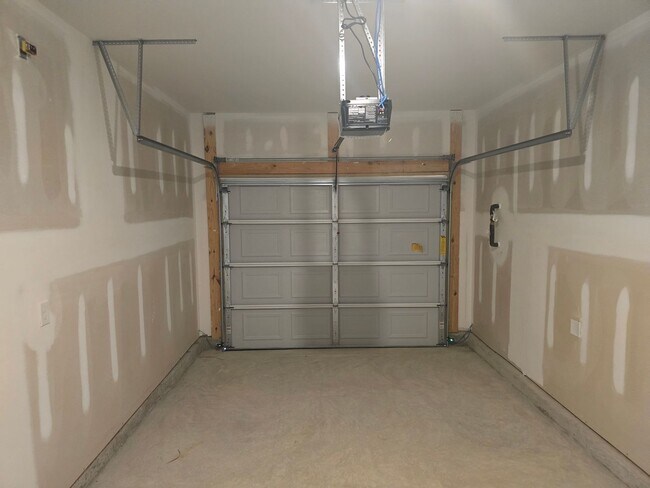 Foto del edificio - Just Built 3 bed 2.5 bath house in Pinecrest Subdivision