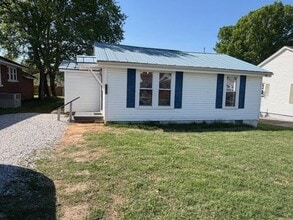 Building Photo - 503 W Collier Ave