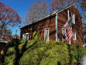 Building Photo - 61 Ridgewood Rd