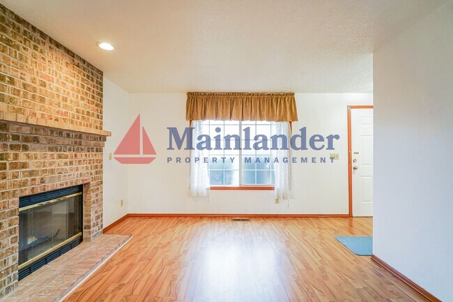 Foto del edificio - Spacious 4 Bedroom Home in the Sought After Rose City Park Neighborhood Just a 1/2 Mile From Prov...