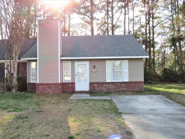 Building Photo - 2 BR 2 BA Duplex
