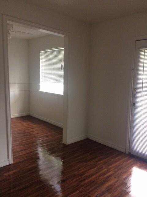 Building Photo - 111 Lake Meadows Dr