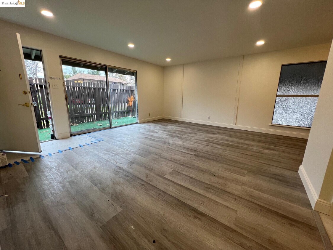 Foto principal - 5471 Roundtree Pl