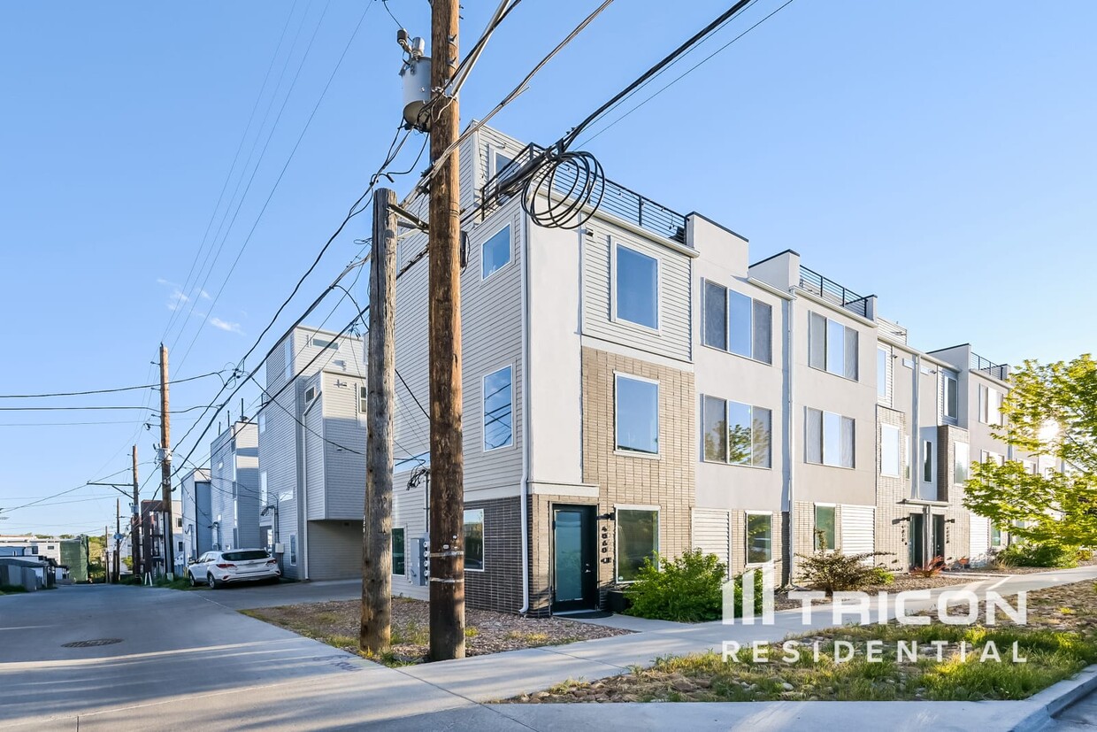 Primary Photo - 4060 W 13th Ave