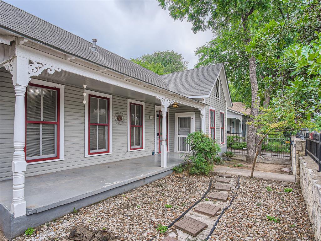 Foto principal - 1013 E 3rd St