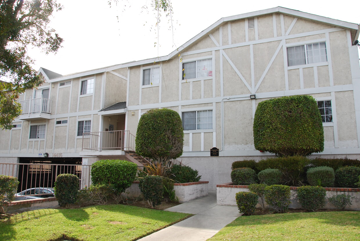 Building Photo - Brookside Square Apartments