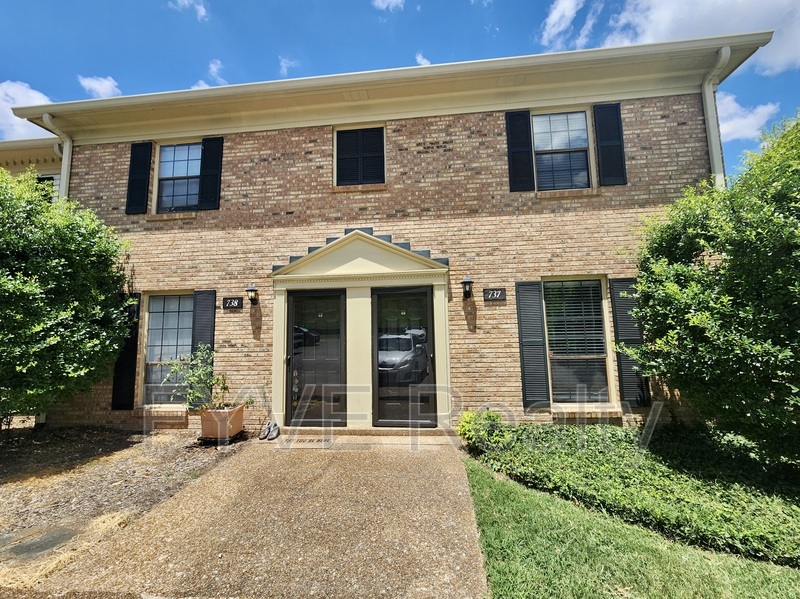 Primary Photo - 737 Fox Ridge Dr