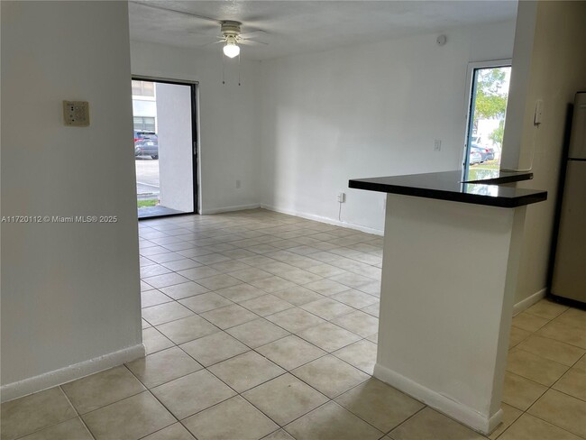 Foto del edificio - 7200 NW 179th St