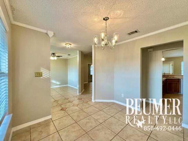 Building Photo - Beautiful 3Bed/2Bath Home Close to Corry Station