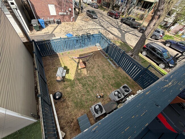 Photo - 1741 W Byron St Apartment