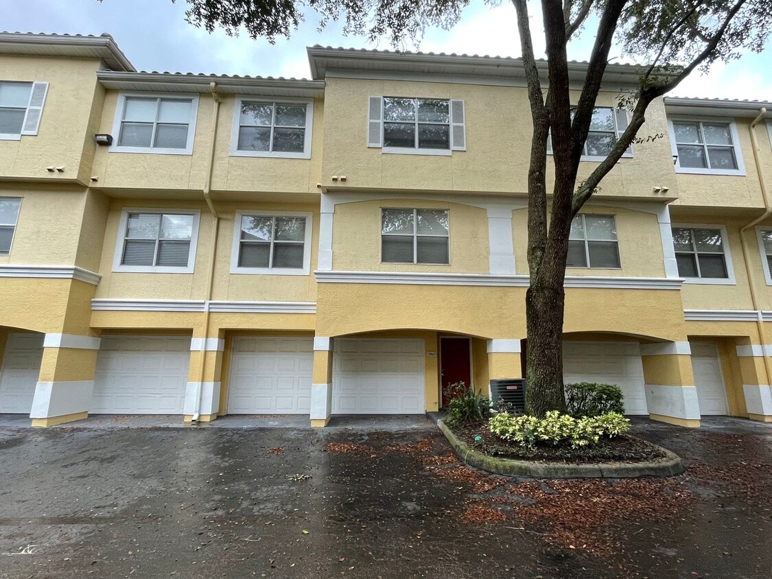 Primary Photo - Spacious 2BD/2BA Visconti Townhome with 2-...