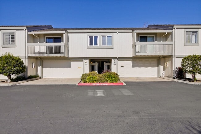 Available Now! - Available Now! Townhome