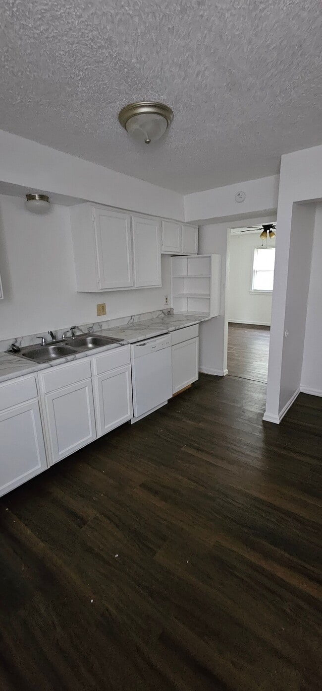 Building Photo - 726 N 70th St