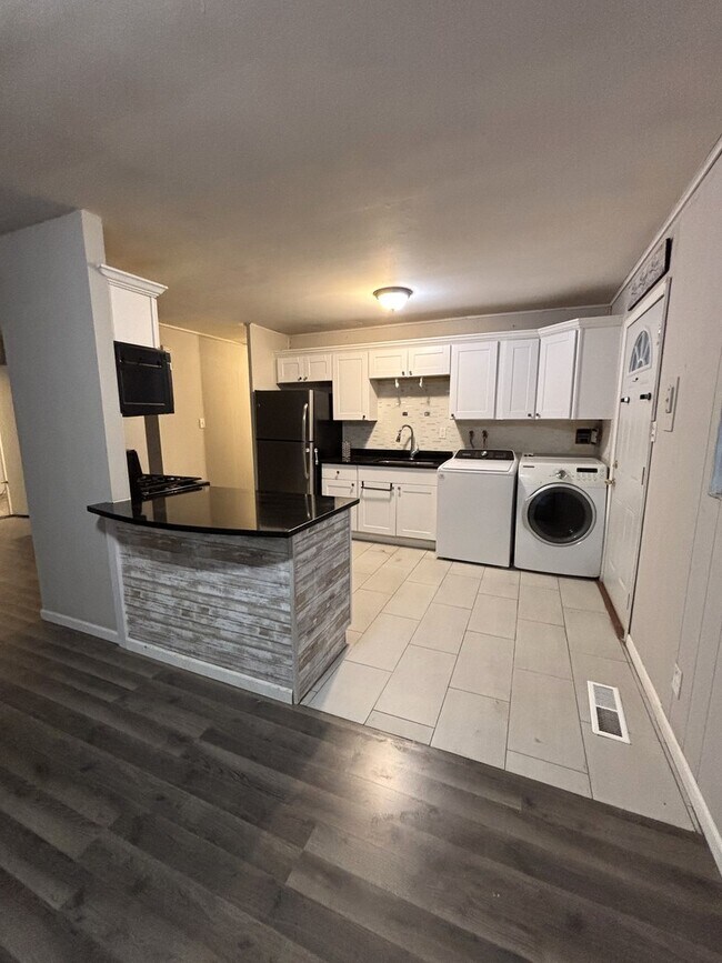 Foto del edificio - 140 Hickory Dr