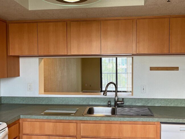 Foto del edificio - 201 W Laurel St