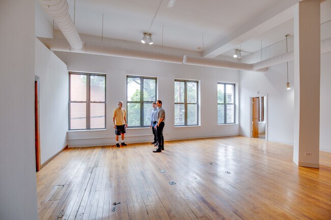 Building Photo - 1278 N Milwaukee Ave