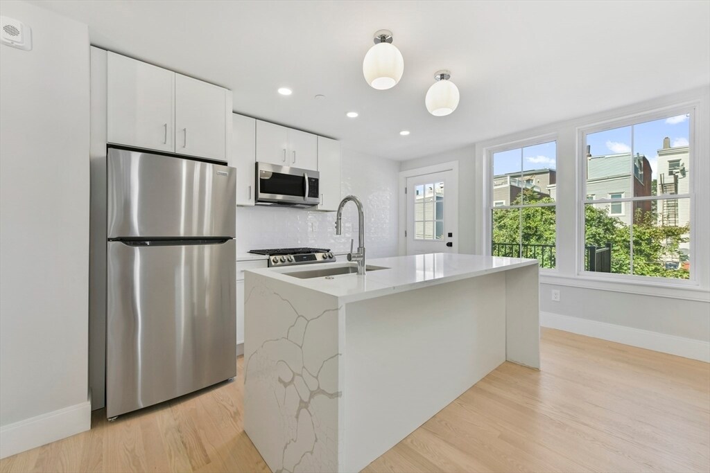 Foto principal - 227 Princeton St