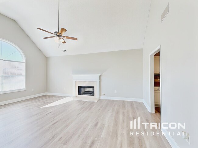 Building Photo - 260 Brook Hollow Dr