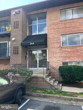Building Photo - 204 E Mason Ave