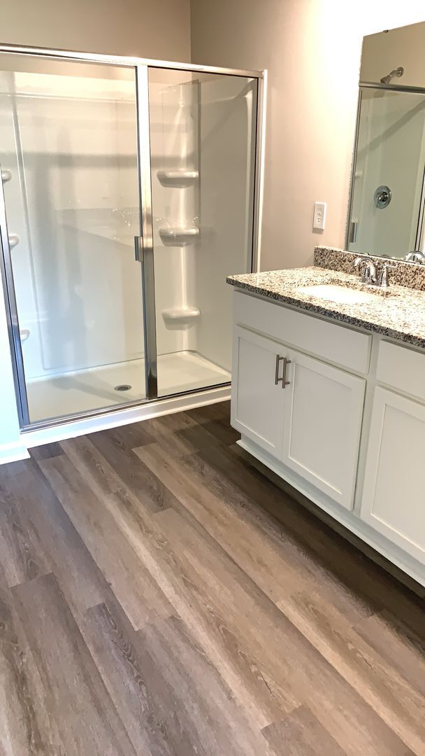 Building Photo - 4-Bedroom, 2-Bath Home in Heather Glen Com...
