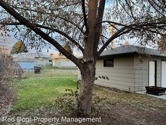 Building Photo - 3 br, 1 bath House - 533 26th Ave NE Great...