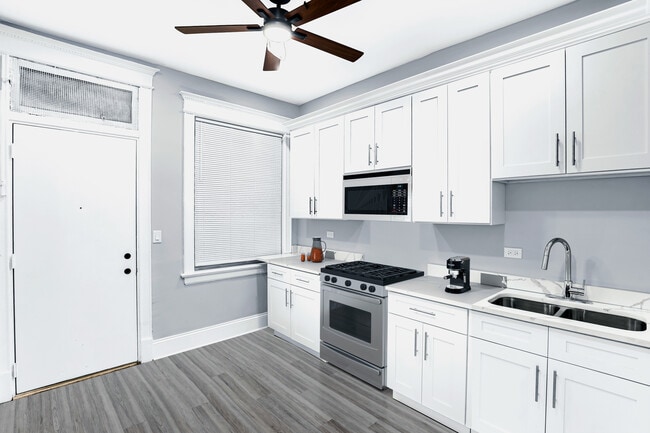 Foto del edificio - 5341 S Indiana Ave