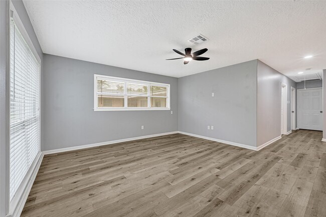 Building Photo - 2131 Counter Point Dr