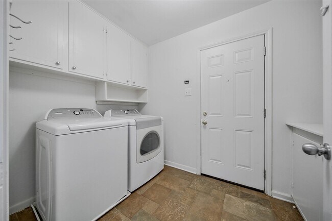 Building Photo - 1067 Lehman St