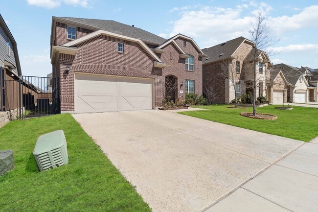 Building Photo - 566 Westwood Way Dr