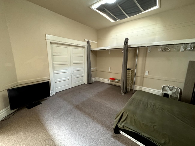 Building Photo - 1350 Park St