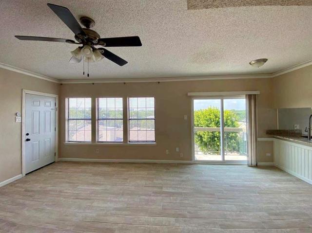 Foto del edificio - 8750 Park Ln