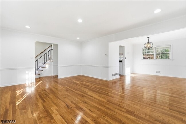 Building Photo - 35 Brooktree Rd