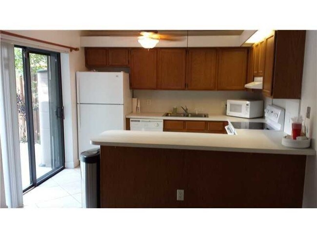 Building Photo - 2566 Camelot Ct