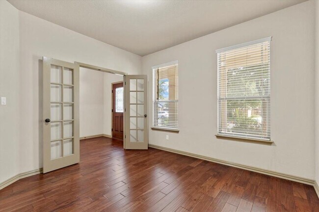 Foto del edificio - 1509 Greenside Dr
