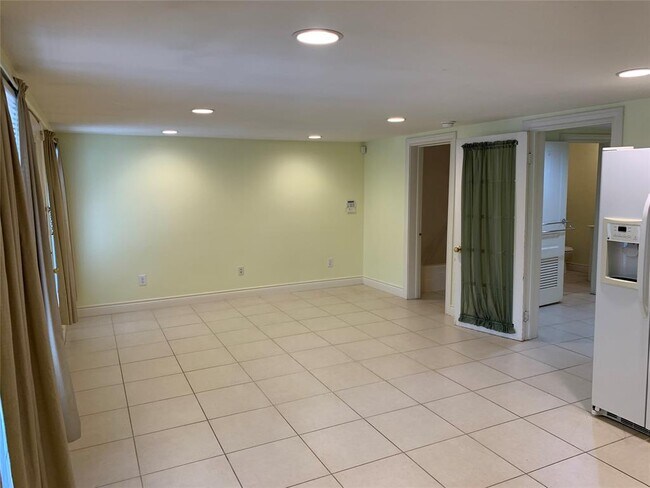 Building Photo - 1717 Avenue M
