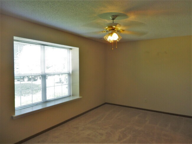 Building Photo - 249 Creekstone Court