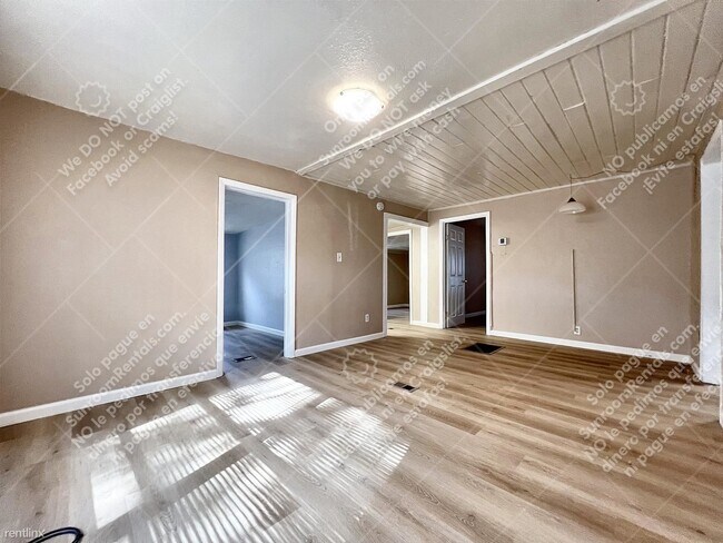 Building Photo - 3 br, 1 bath House - 2902 E Caracas St