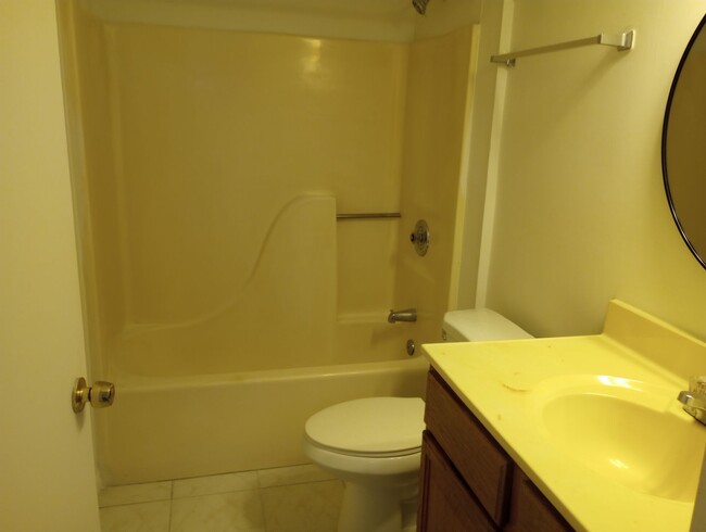 Foto del edificio - 2 bed 1 bath condo with 1000 sf.