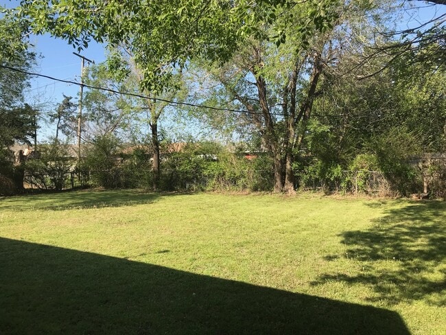 Building Photo - Newly remodeled 3 bed 1 bath home.