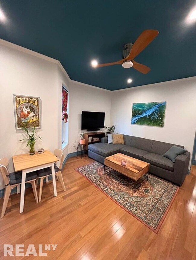 Foto del edificio - 283 E 4th St