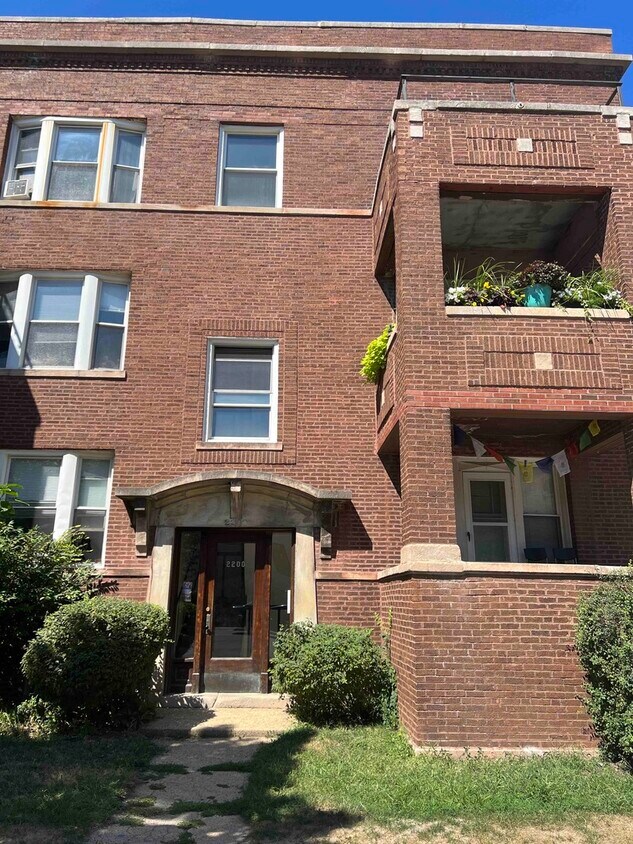 Primary Photo - 2200 W Wilson Ave